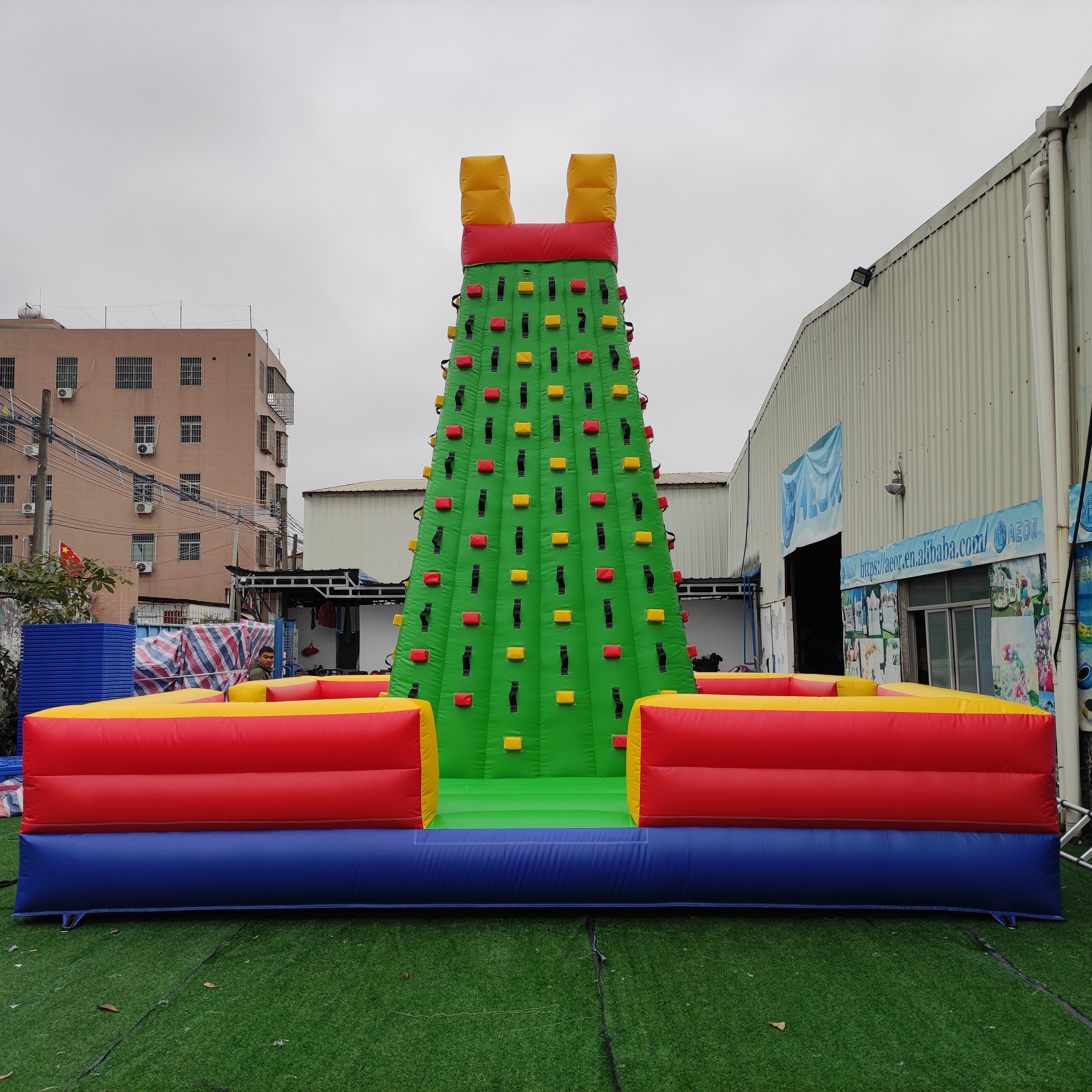 Outdoor Inflatable Rock Climbi - Kids Outdoor Climbing Wall のレビューと価格