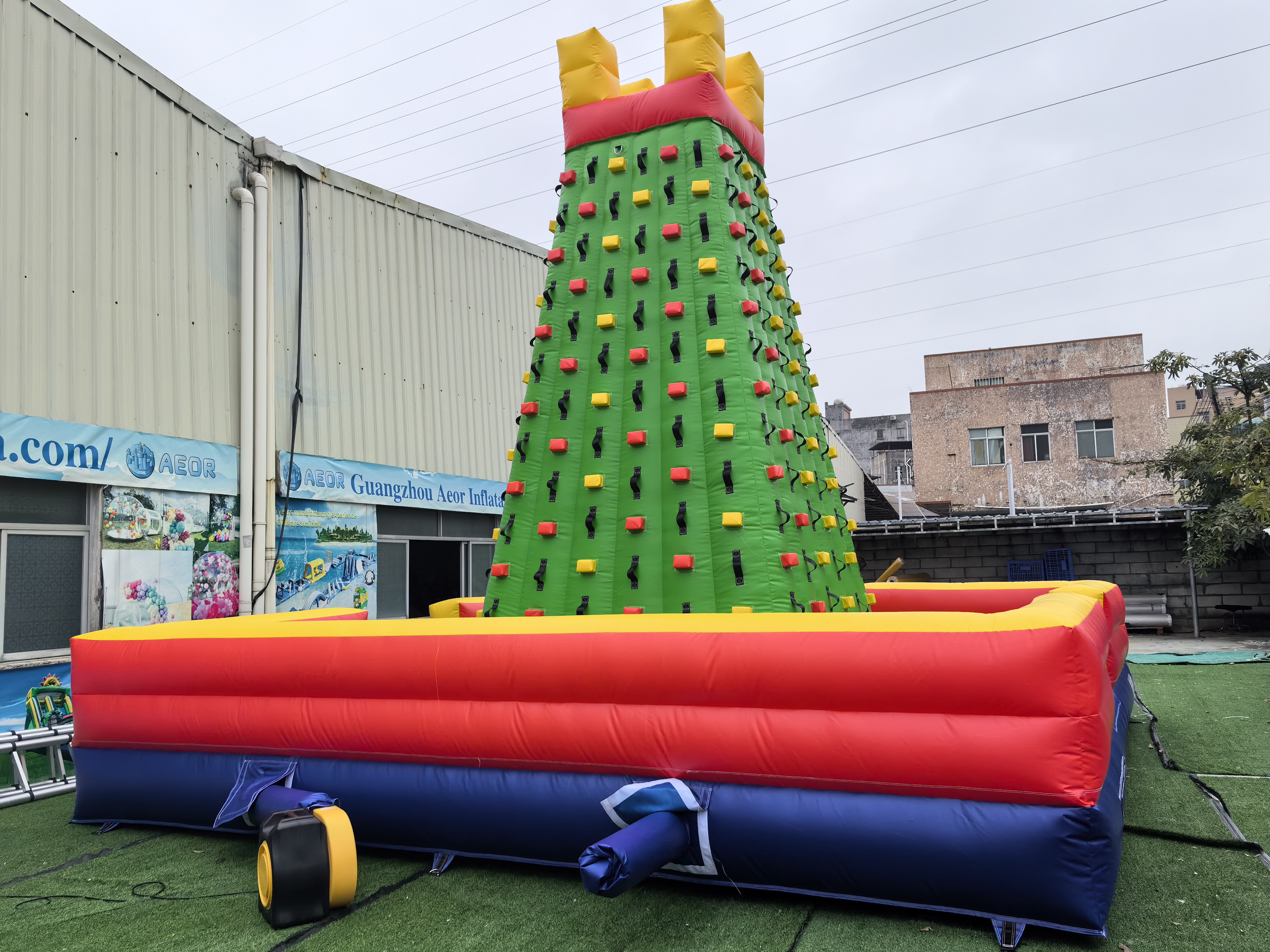 Outdoor Inflatable Rock Climbi - Kids Outdoor Climbing Wall のレビューと価格